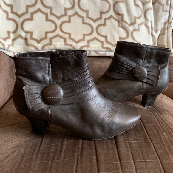 strictly comfort boots